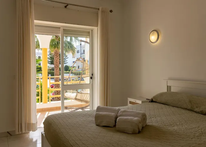 Urban - Pequeno Infante לאגוּ‏ש